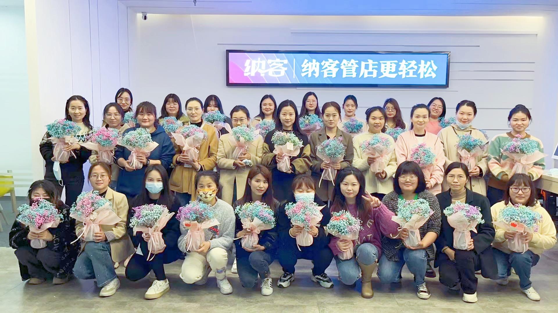春風(fēng)送暖 花開絢爛 | 納客為全體女員工發(fā)放溫馨節(jié)日福利！10